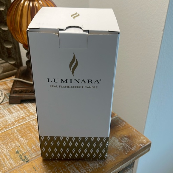 LUMINARA Beige Flameless 5" Pillar Candle in box with Remote - Picture 4 of 8